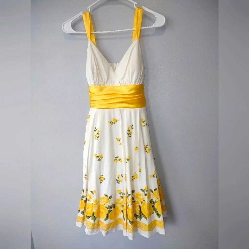 Masquerade vintage pleated lined white party dress, size M yellow roses princess